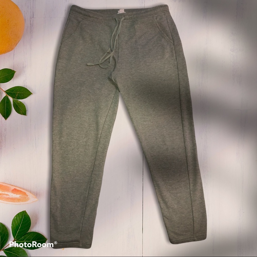 Size M Loft Capri Sweat pants